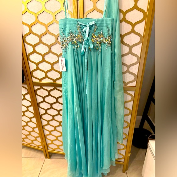 Sequince Formal Dress - Picture 1 of 2